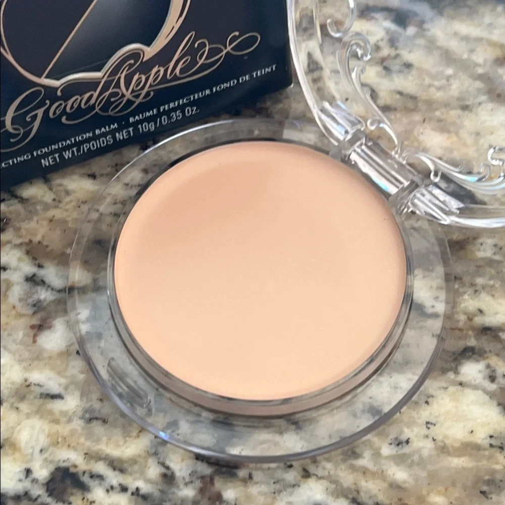 ⚡️💕KVD Light 004 Good Apple Skin-Perfecting Foundation Balm